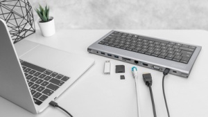 DIGITUS USB-C Docking Station 10-in-1 mit Tastatur