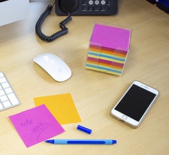 kangaro Zettelbox, transparent, bestückt, 700 Blatt weiß