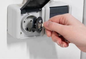 uniTEC Steckdosenschloss für Schutzkontakt-Steckdose